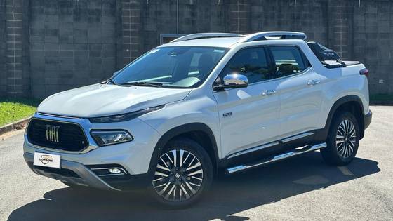 FIAT TORO 2.0 16V TURBO DIESEL RANCH 4WD AT9 FIAT TORO 2.0 16V TURBO DIESEL RANCH 4WD AT9